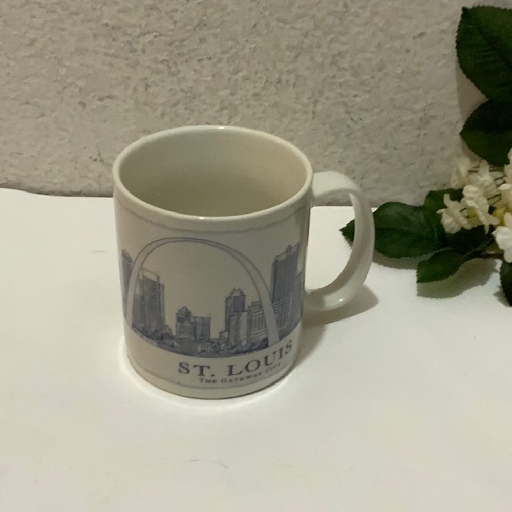 Starbucks collectible St Louis coffee mug 18 oz 2008